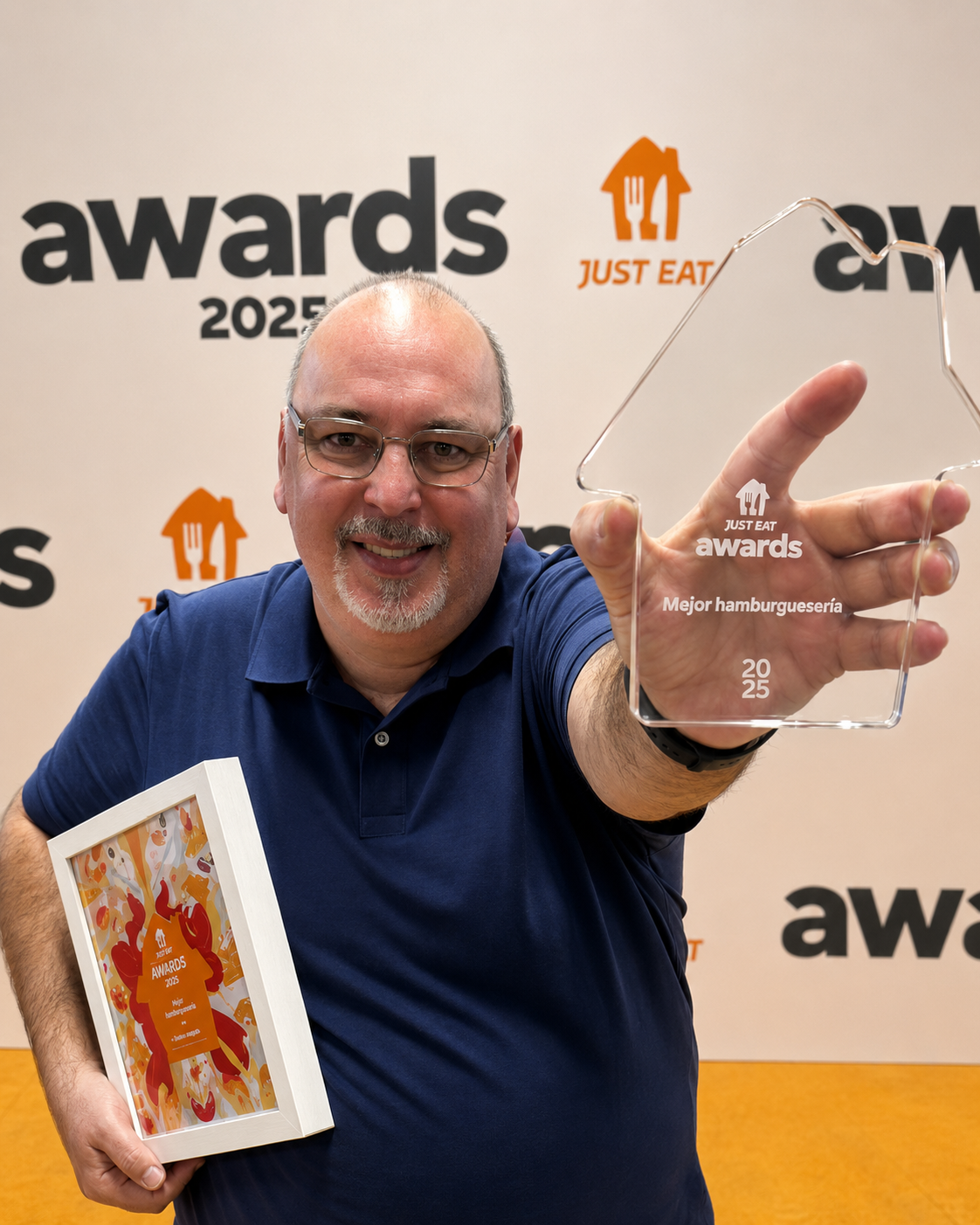 Miguel Machín, creador de NewRoll, con el premio Just Eat